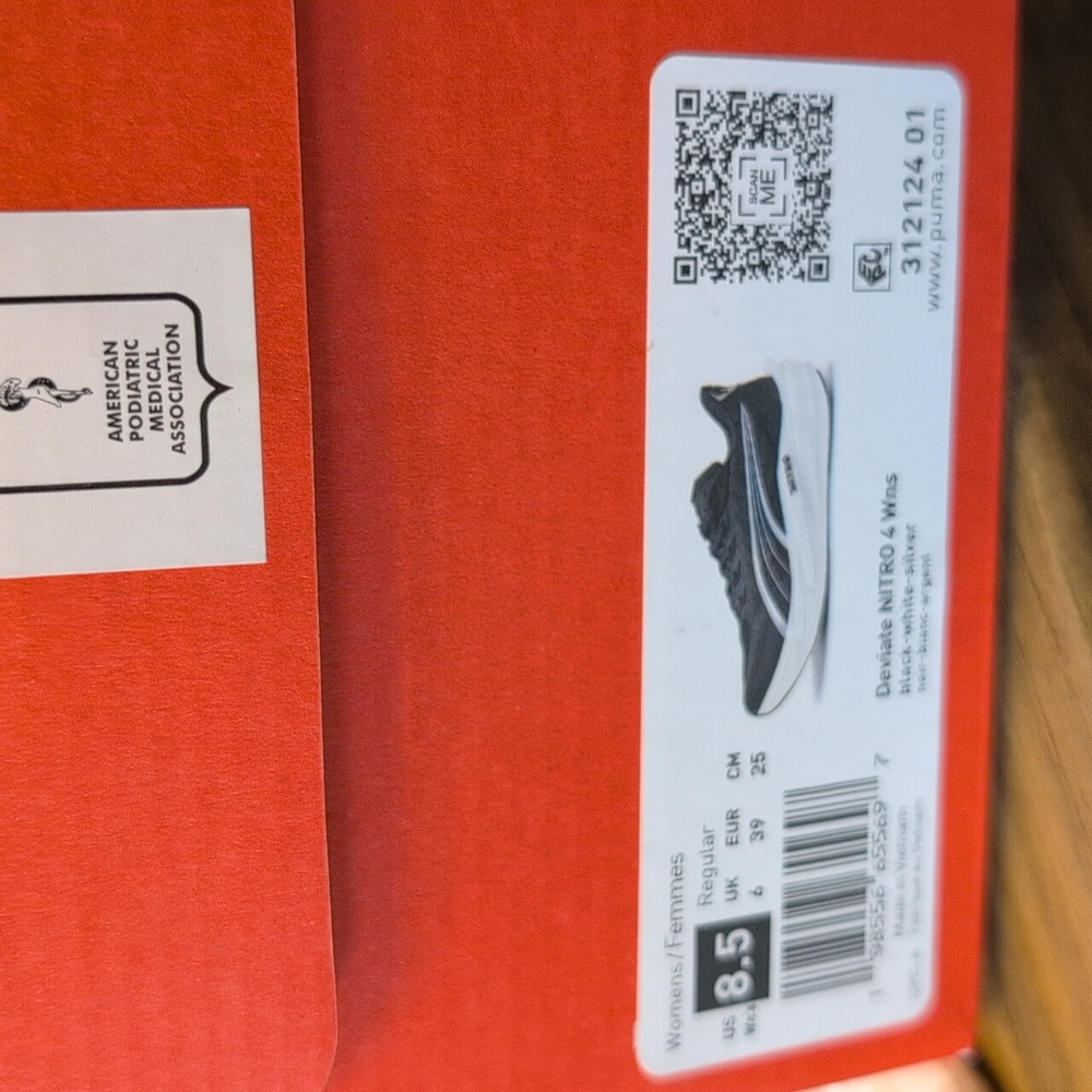 Puma Deviate NITRO 4 Athletic Shoes - Black and White